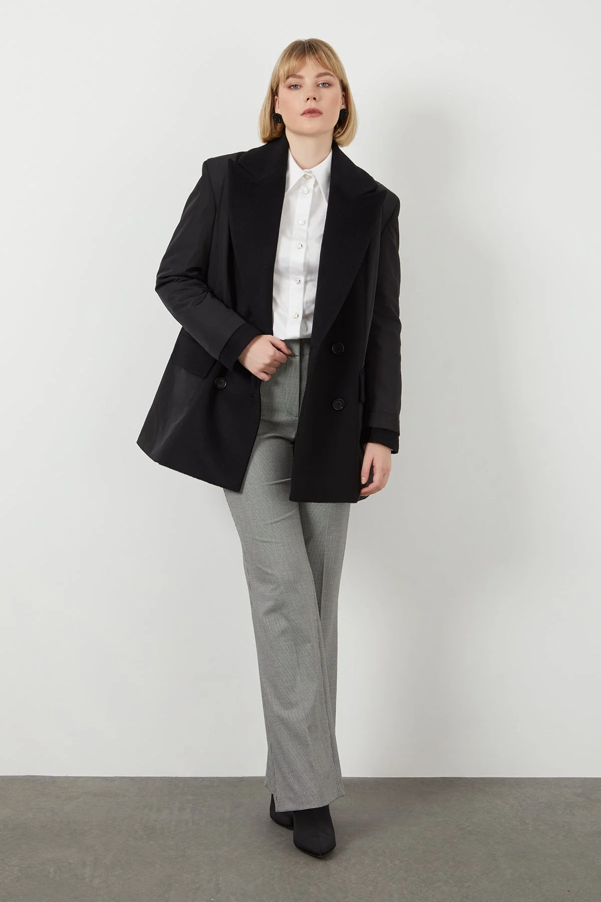 Wide-Collar Cashmere Jacket - Image 4