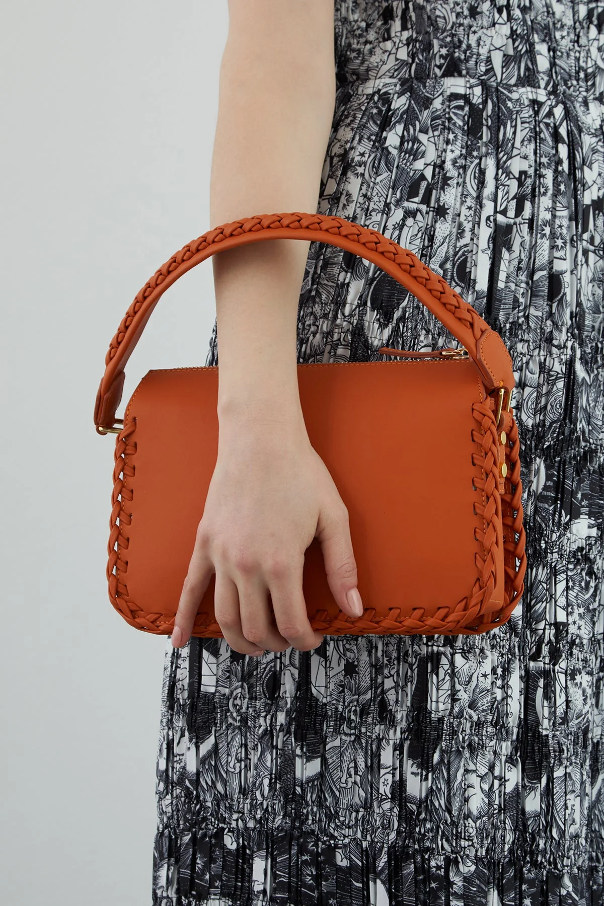 Woven Detail Leather Hbag - Image 2